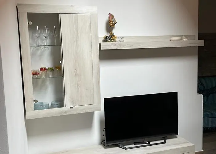 Antico Borgo Le Roste * Sassomorello